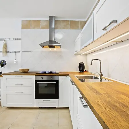 Flora - Vipvipvillas Willa