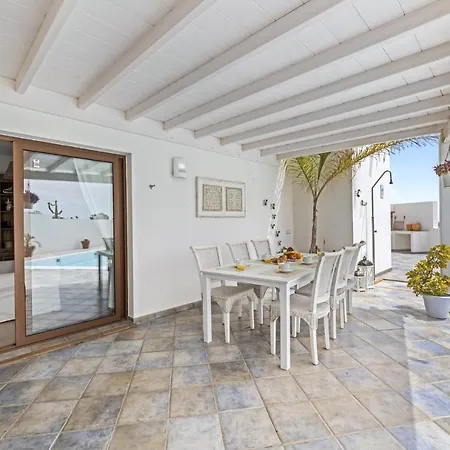 Flora - Vipvipvillas Willa *