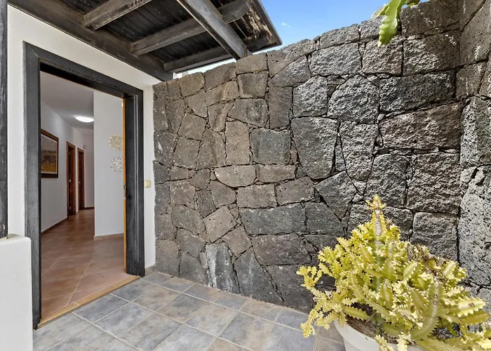 Flora - Vipvipvillas *