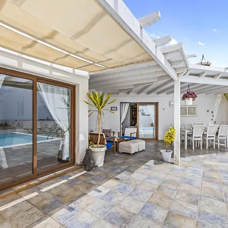 Flora - Vipvipvillas Βίλα *