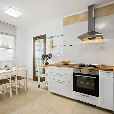 Flora - Vipvipvillas