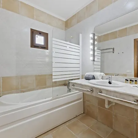 Flora - Vipvipvillas 빌라 플라야블랑카