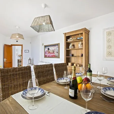 Flora - Vipvipvillas 빌라 플라야블랑카