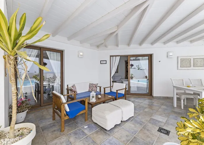 Flora - Vipvipvillas بلايا بلانكا