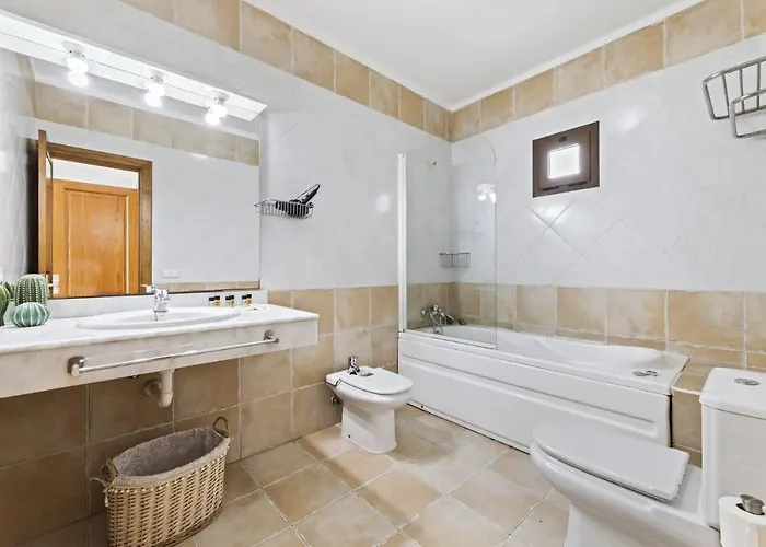 Flora - Vipvipvillas * بلايا بلانكا