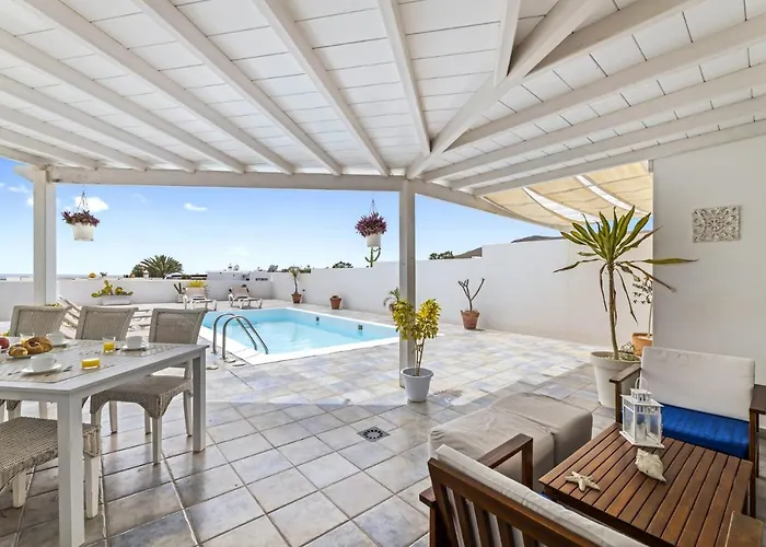 Flora - Vipvipvillas * بلايا بلانكا